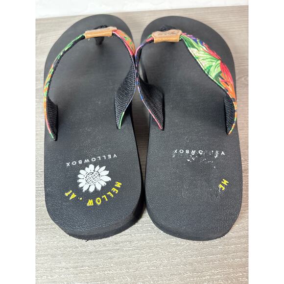 Yellow Box Flip Flops, Palm Print Tropical Leaves Green Orange Red Sz 7 Sandals - Picture 3 of 7
